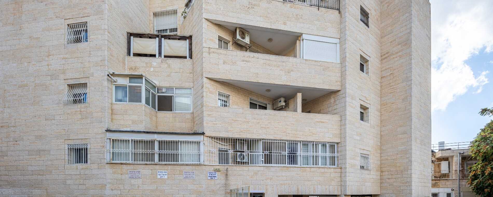 assets/images/properties/WhatsApp Image 2025-09-29 at 10.06.19 (1).jpeg